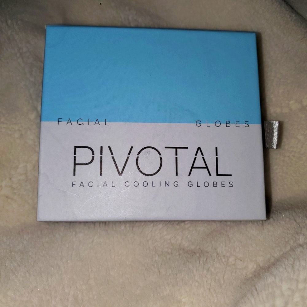 Pivotal Facial Cooling Globes